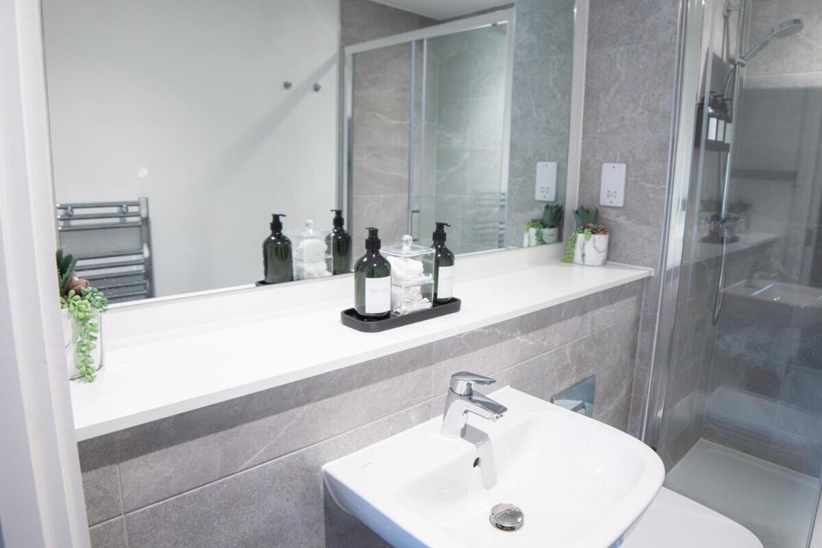 Luxury Mcr 2Bed,2Bath Apartment- Central Location! แมนเชสเตอร์ ภายนอก รูปภาพ