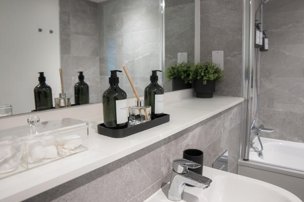 Luxury Mcr 2Bed,2Bath Apartment- Central Location! แมนเชสเตอร์ ภายนอก รูปภาพ
